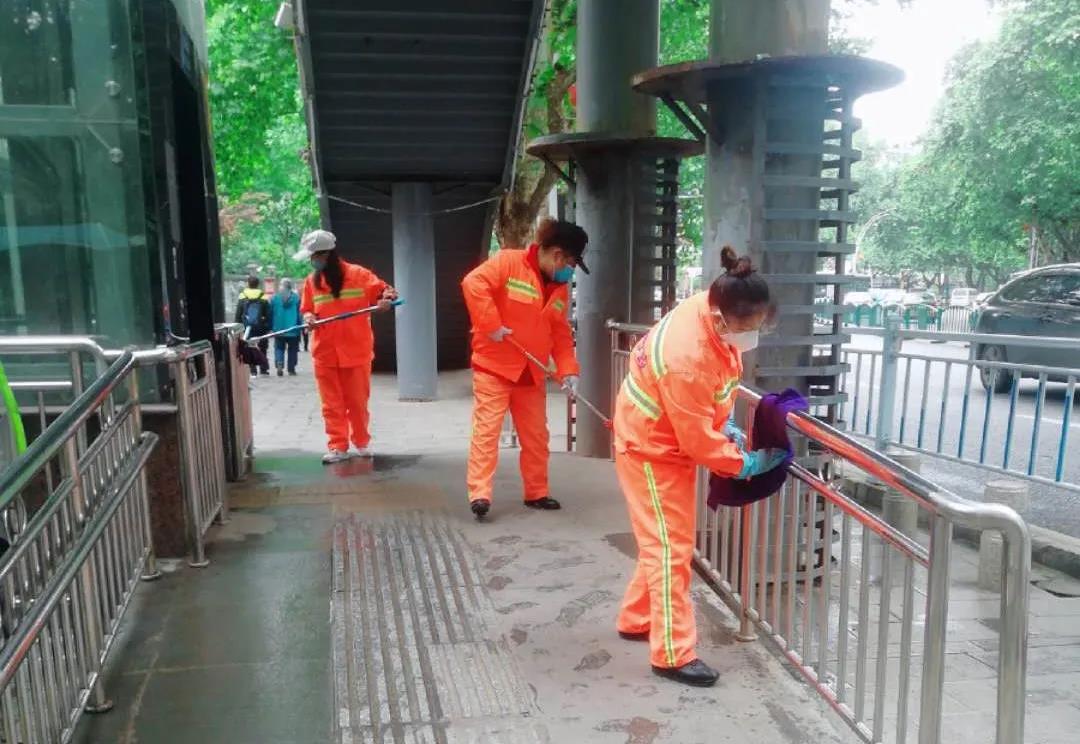 五一节前大扫除，j9九游会官方网站为您创造整洁优美的节日环境 