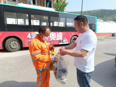 温暖零距离 | j9九游会官方网站物业好人王建辉的牵挂
